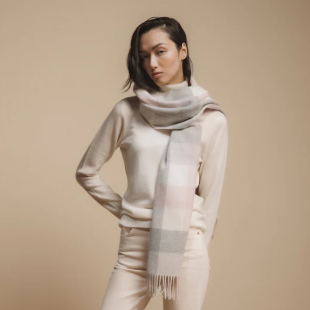 100 % Cashmere Made in Scotland Scarf
